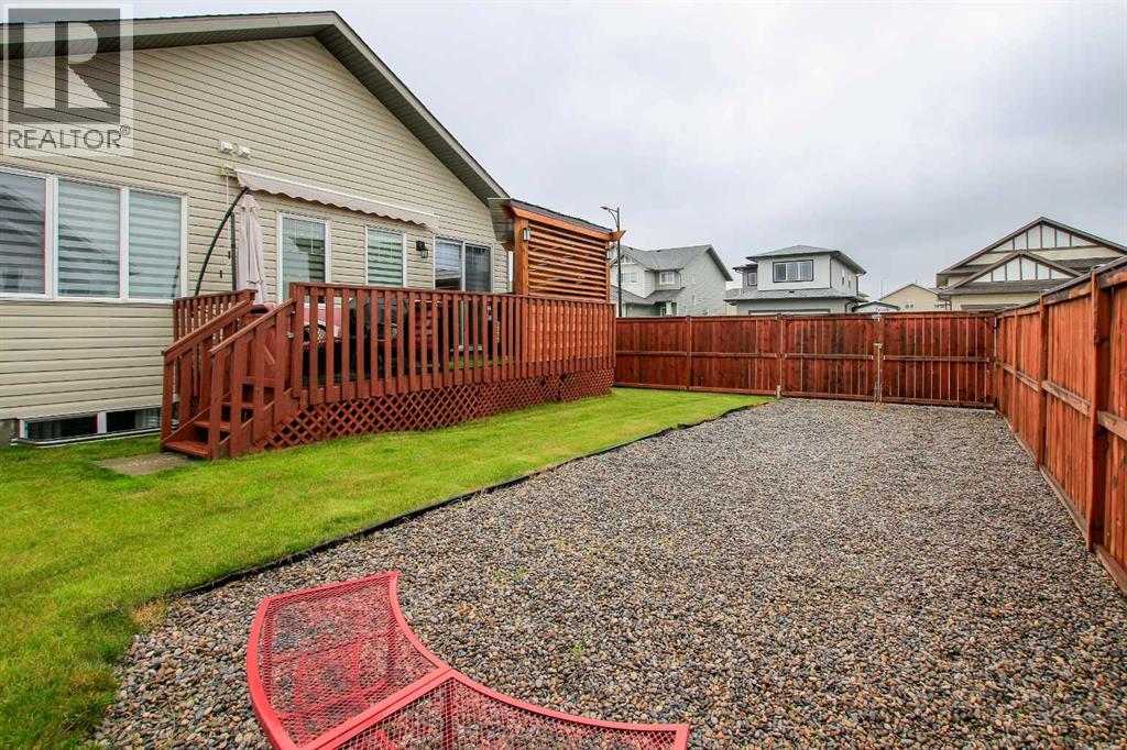 Photo 46 of 2 Cross Street, Lacombe AB