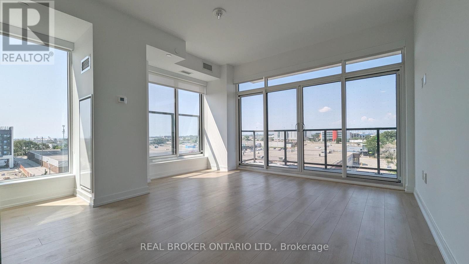 Photo 2 of 515 1195 The Queensway, Toronto ON
