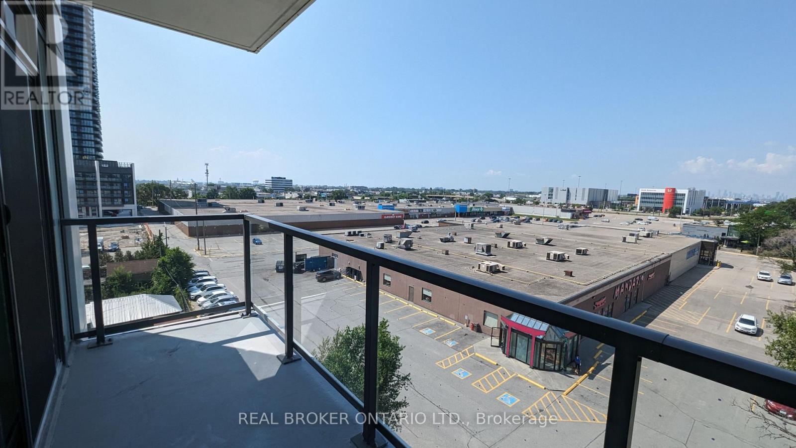 Photo 9 of 515 1195 The Queensway, Toronto ON