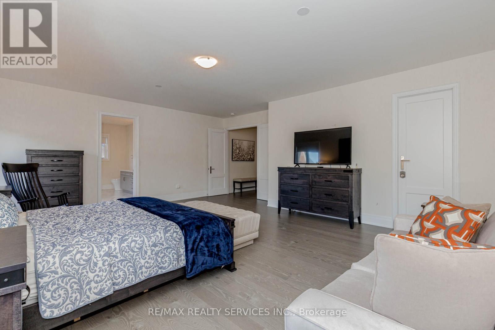 Photo 23 of 1217 Ironbridge Road, Oakville ON