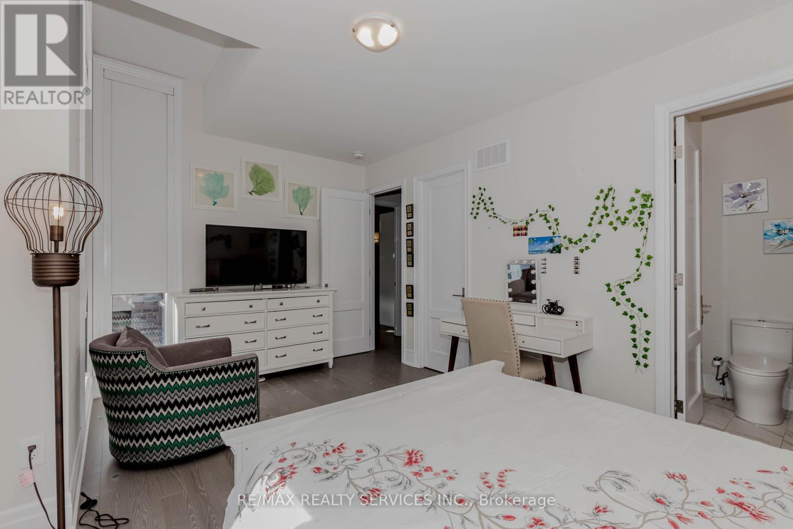 Photo 32 of 1217 Ironbridge Road, Oakville ON