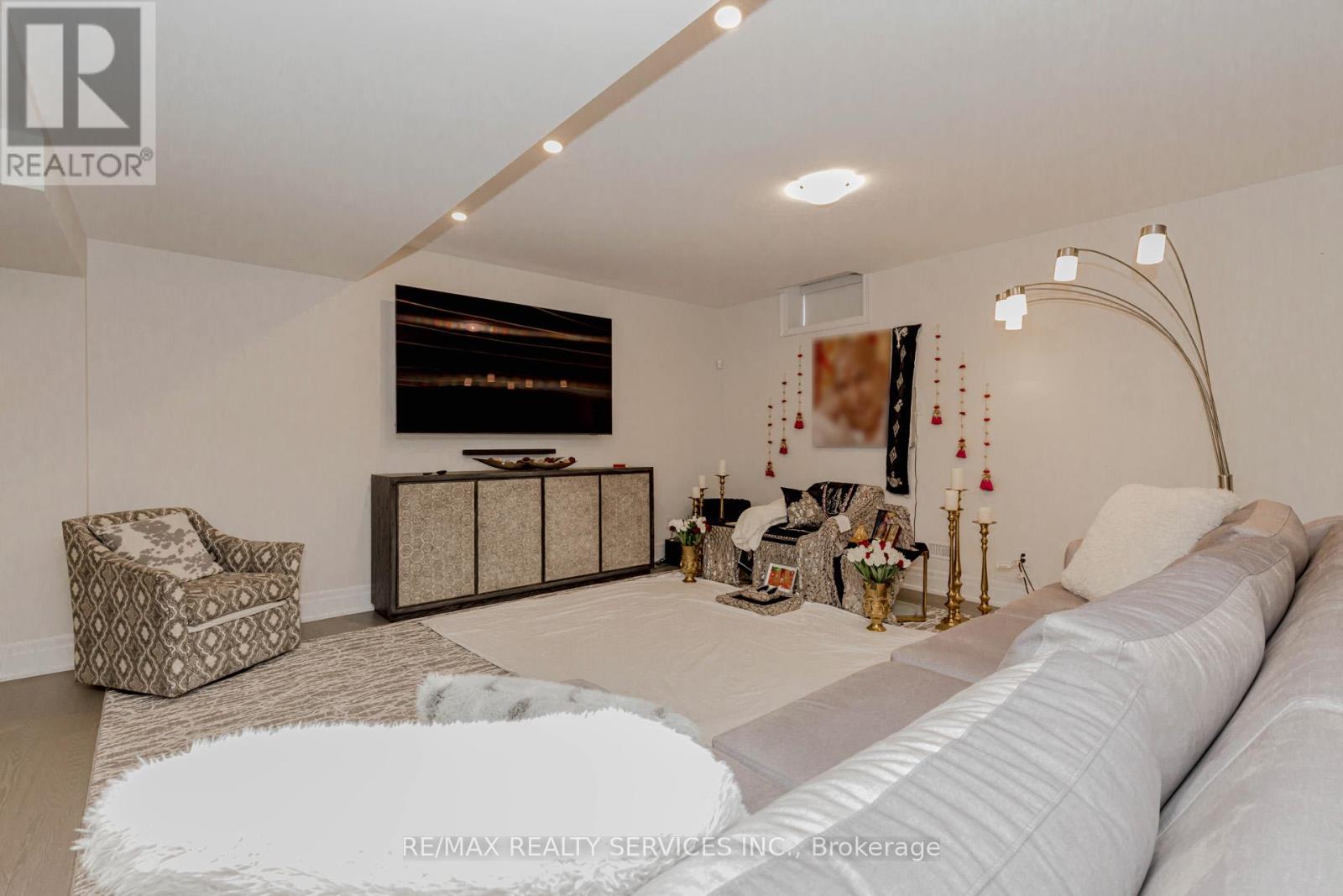 Photo 36 of 1217 Ironbridge Road, Oakville ON