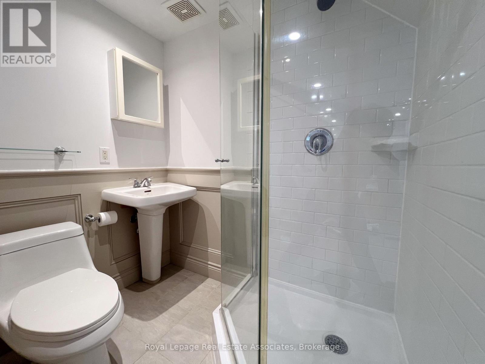 Photo 10 of Bsmt 20 Silvercrest Avenue, Toronto ON