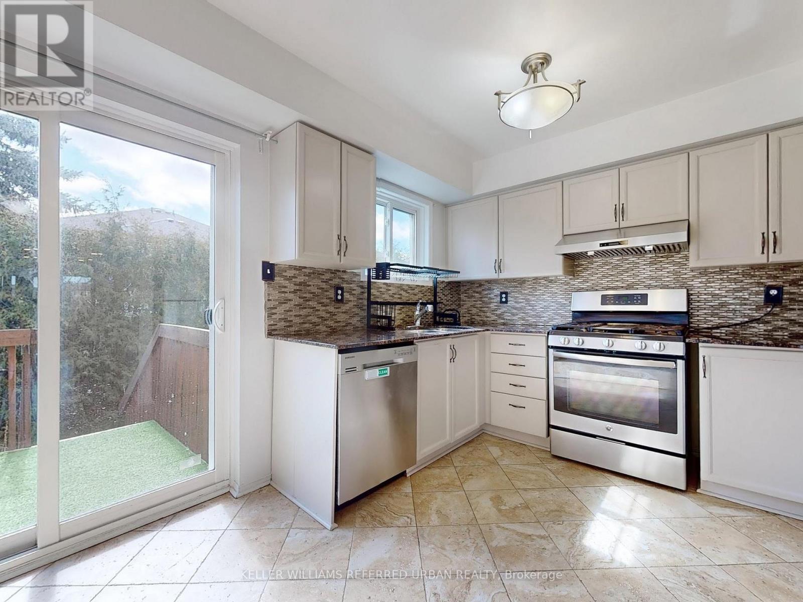 Photo 10 of 32 1050 Bristol Road, Mississauga ON