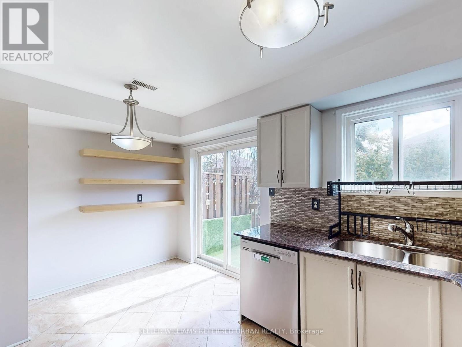 Photo 13 of 32 1050 Bristol Road, Mississauga ON