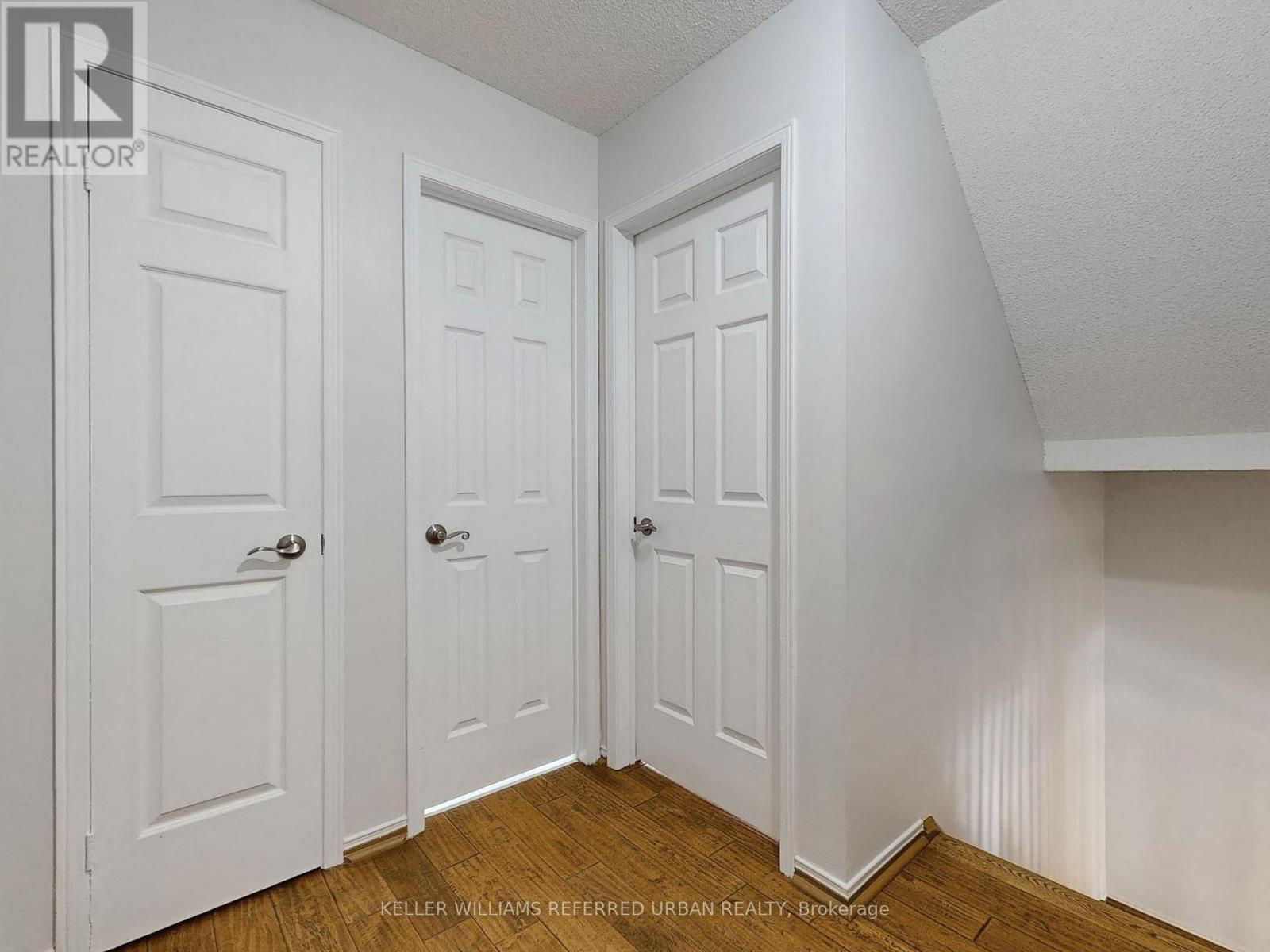 Photo 18 of 32 1050 Bristol Road, Mississauga ON