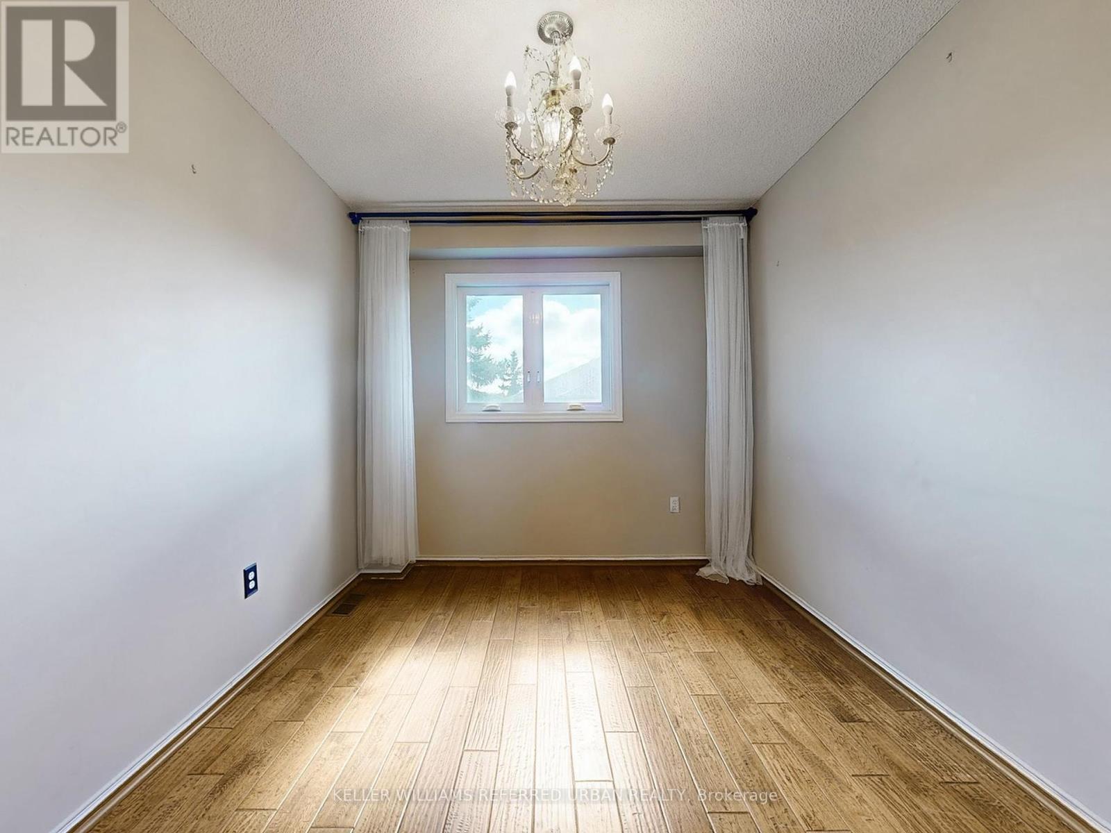 Photo 21 of 32 1050 Bristol Road, Mississauga ON