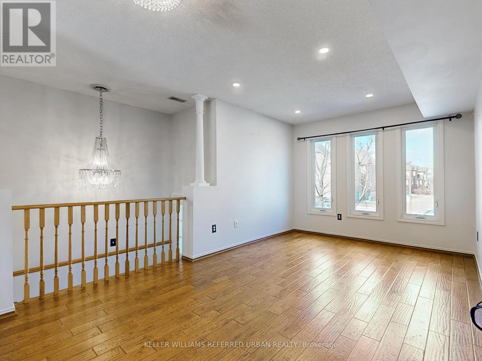 Photo 3 of 32 1050 Bristol Road, Mississauga ON