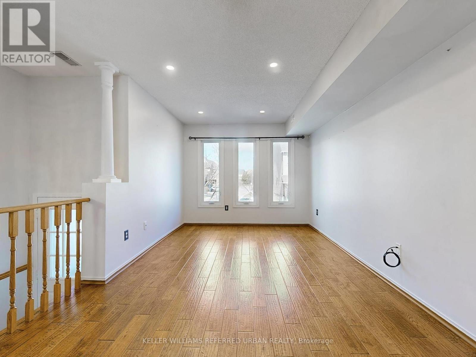 Photo 4 of 32 1050 Bristol Road, Mississauga ON