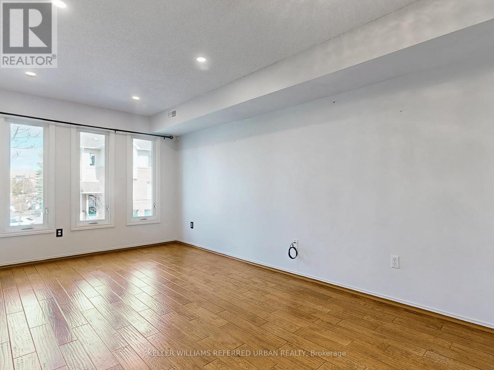 Photo 5 of 32 1050 Bristol Road, Mississauga ON