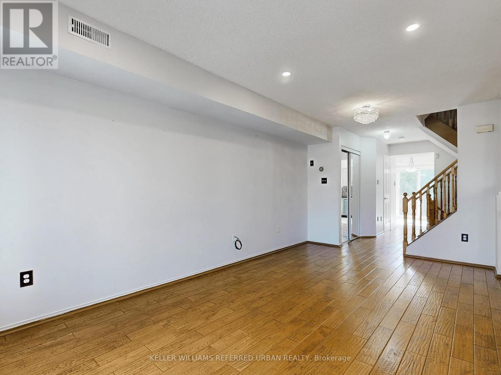 Photo 8 of 32 1050 Bristol Road, Mississauga ON