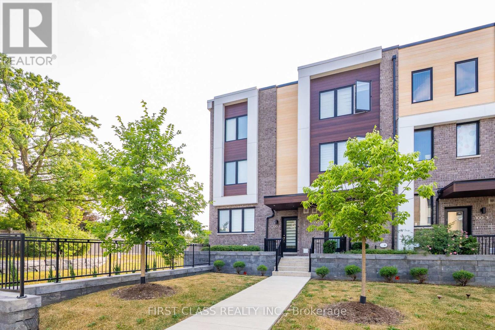 Photo 2 of 5 100 Stanley Green Boulevard, Toronto ON