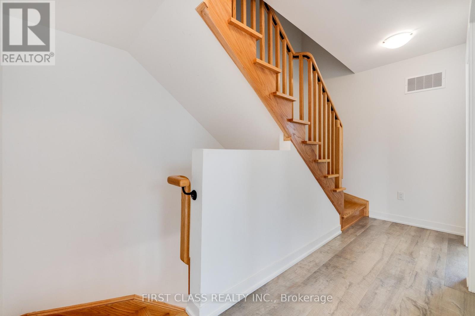 Photo 22 of 5 100 Stanley Green Boulevard, Toronto ON