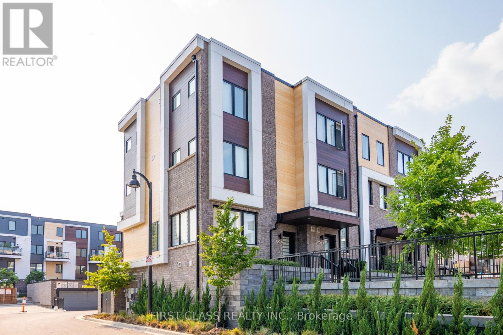 Photo 3 of 5 100 Stanley Green Boulevard, Toronto ON