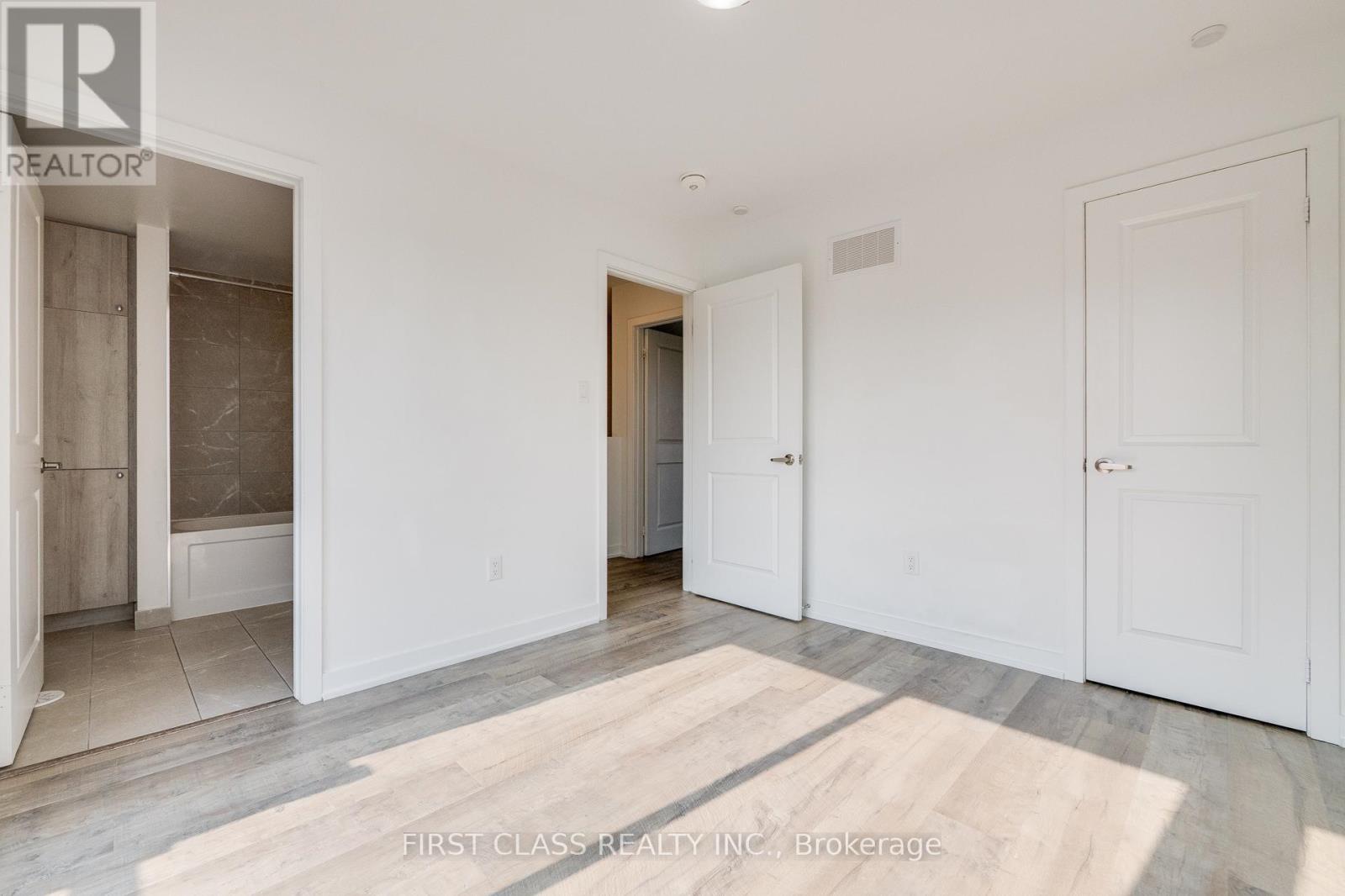 Photo 33 of 5 100 Stanley Green Boulevard, Toronto ON