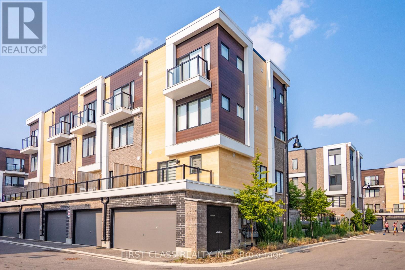 Photo 4 of 5 100 Stanley Green Boulevard, Toronto ON