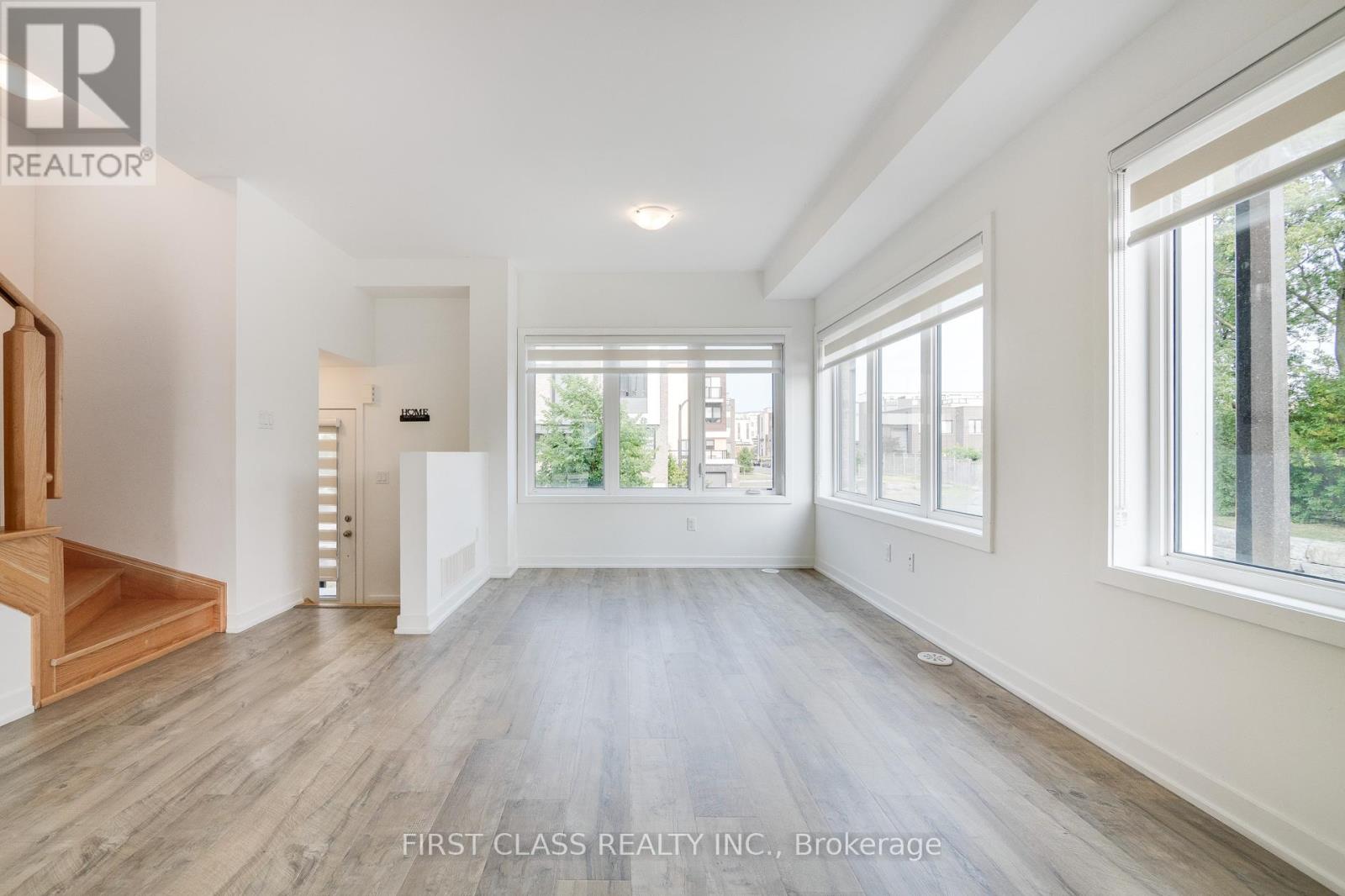 Photo 7 of 5 100 Stanley Green Boulevard, Toronto ON