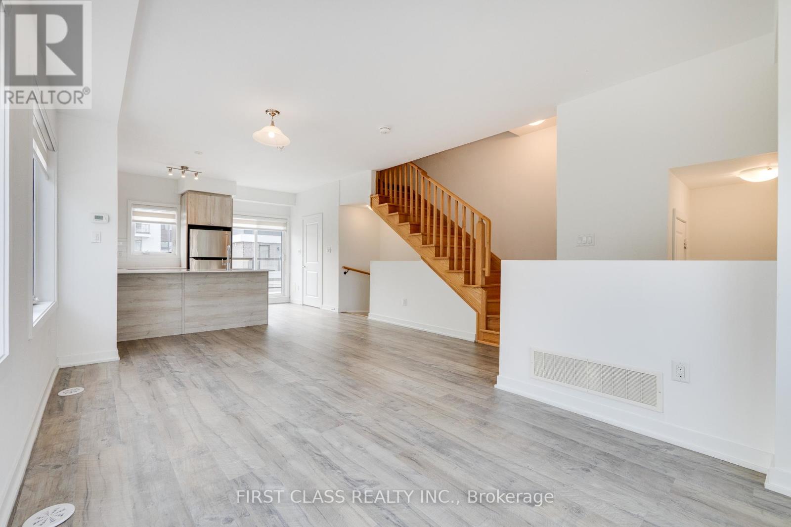 Photo 8 of 5 100 Stanley Green Boulevard, Toronto ON