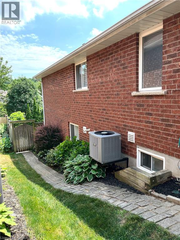 Photo 8 of 67 Concord Street, Fonthill ON