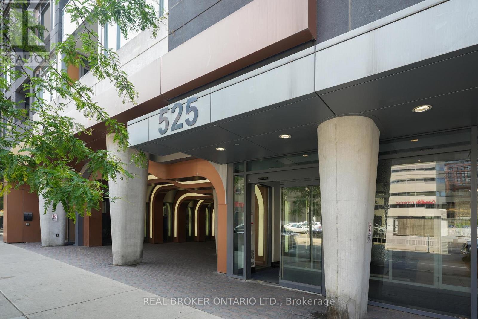 Photo 2 of 215 525 Adelaide Street W, Toronto ON