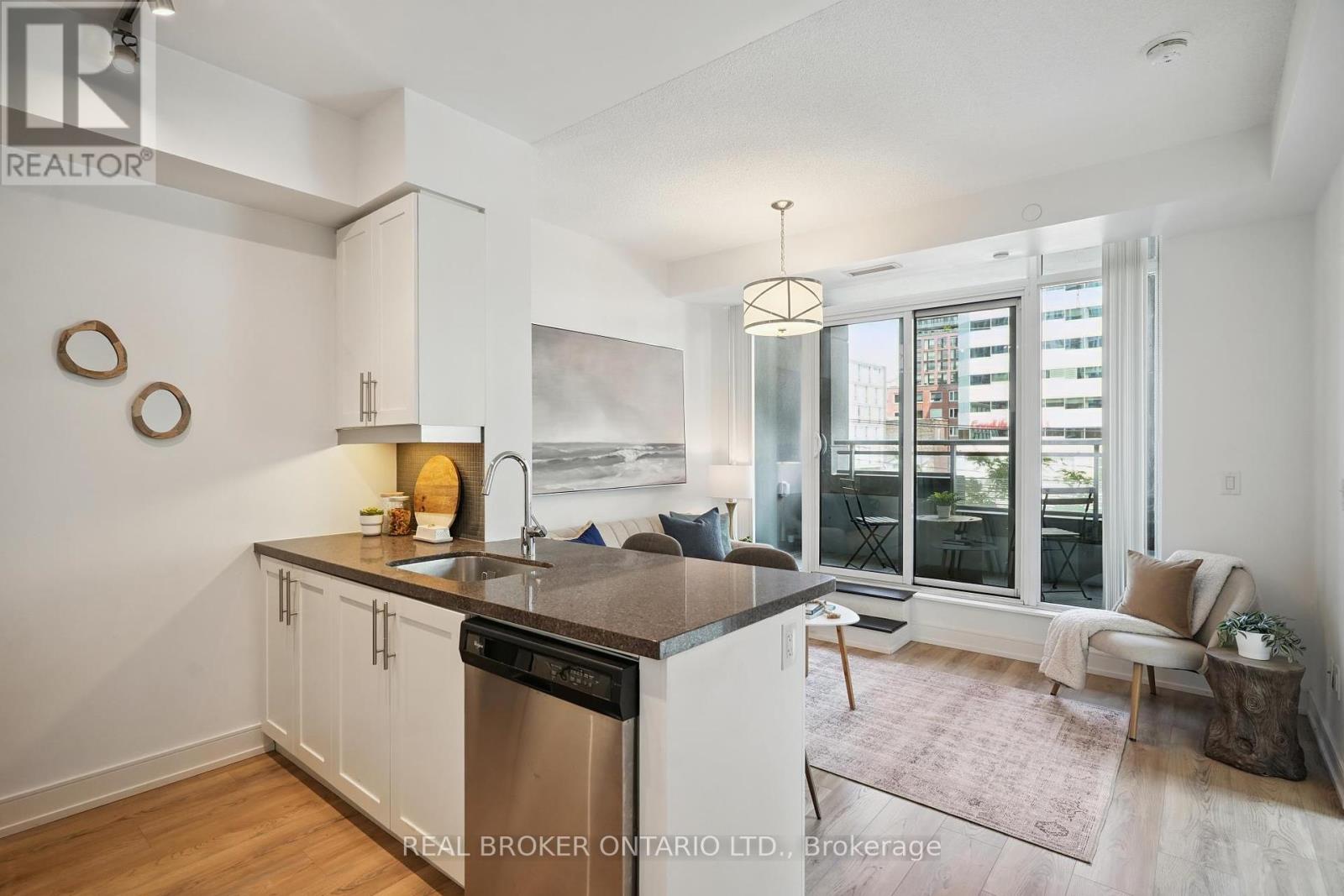 Photo 4 of 215 525 Adelaide Street W, Toronto ON