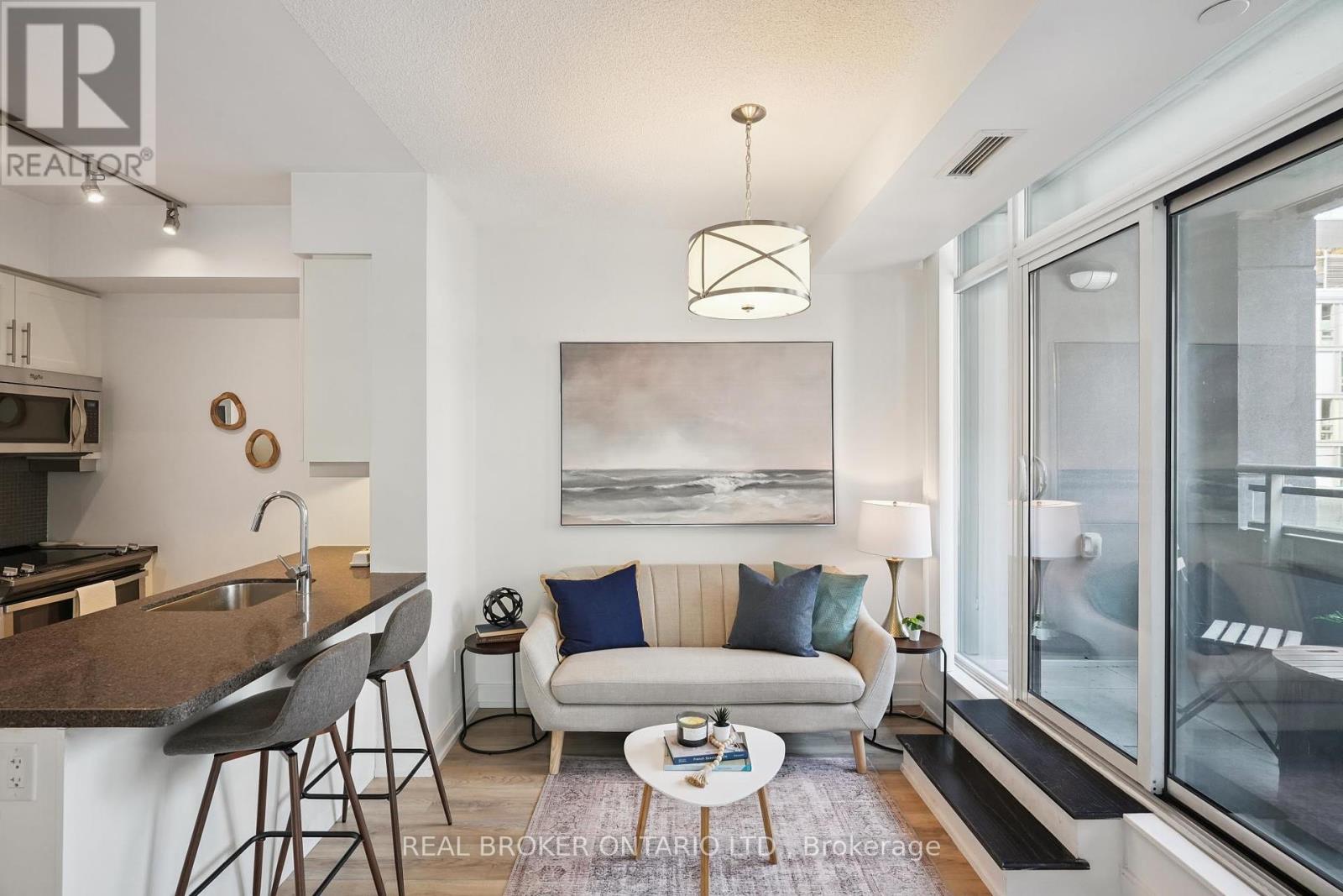 Photo 7 of 215 525 Adelaide Street W, Toronto ON