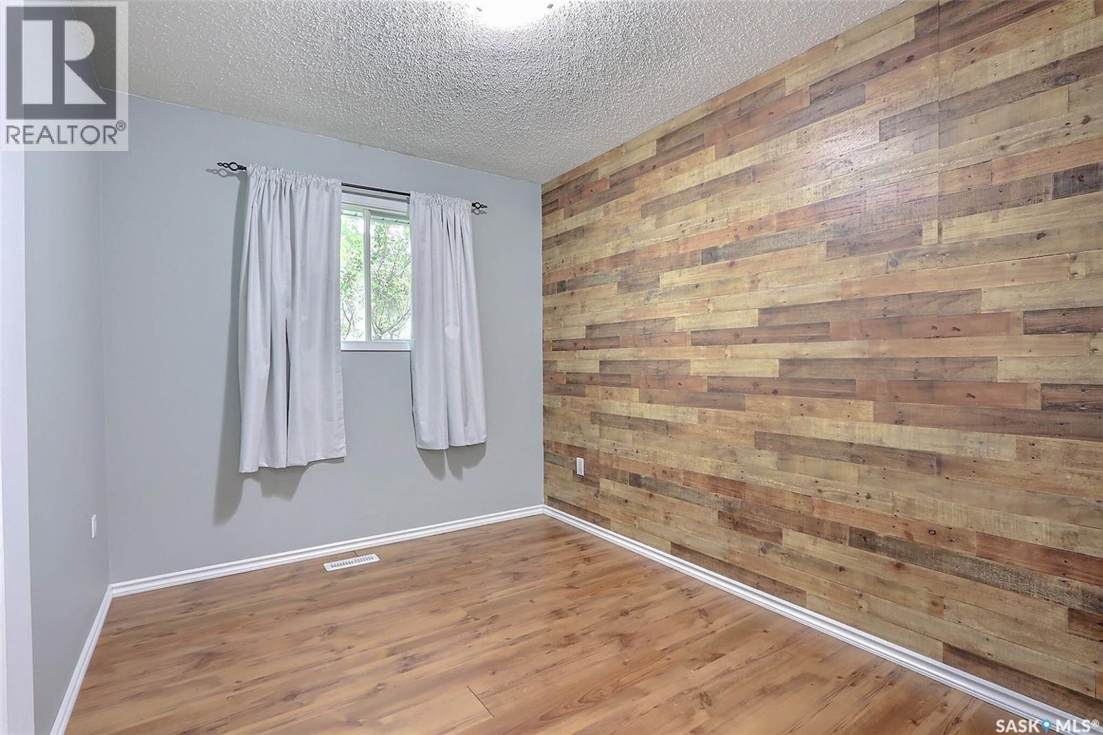 Photo 8 of 416 30th Street E, Prince Albert SK