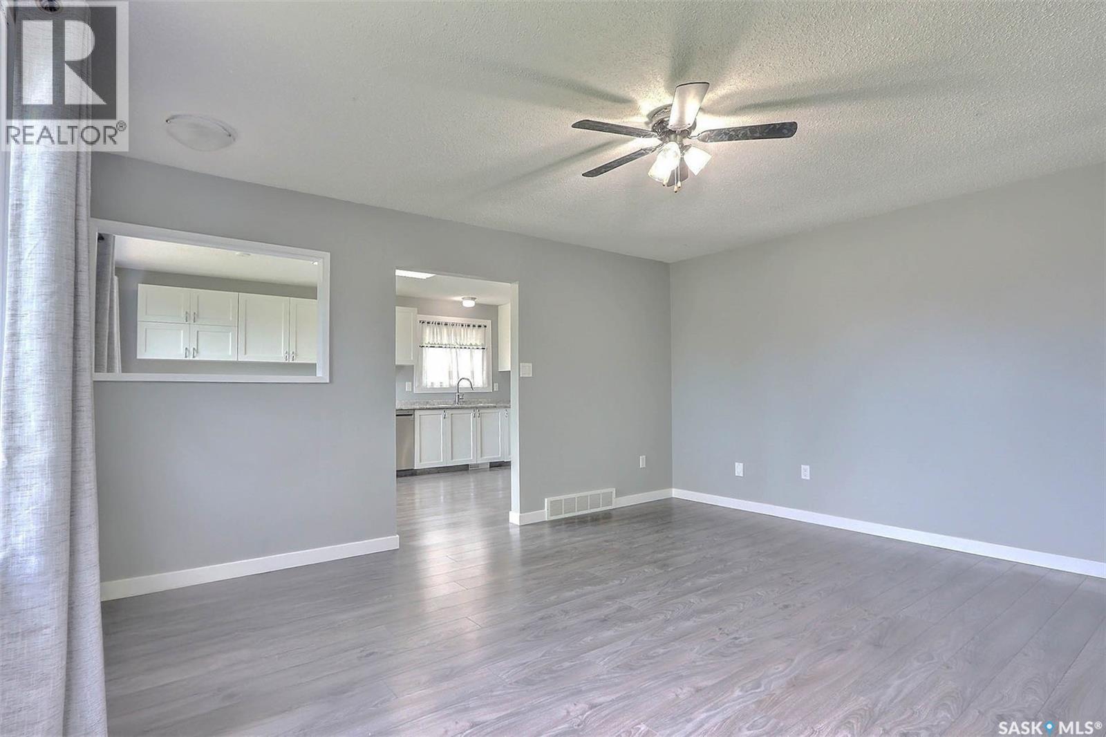 Photo 3 of 416 30th Street E, Prince Albert SK
