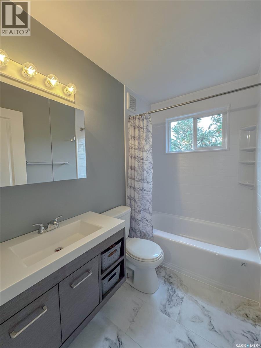 Photo 5 of 416 30th Street E, Prince Albert SK