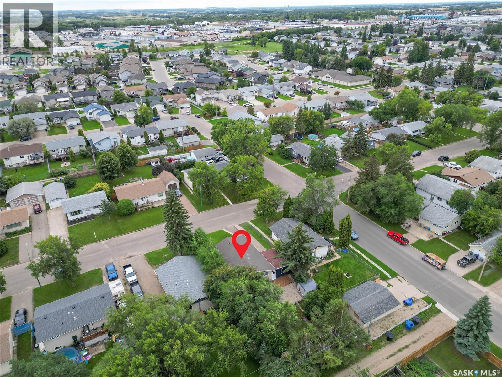 Photo 9 of 416 30th Street E, Prince Albert SK