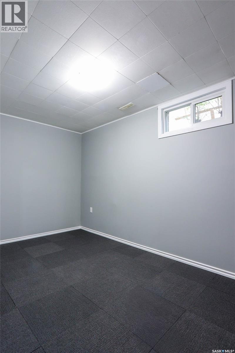 Photo 17 of 416 30th Street E, Prince Albert SK