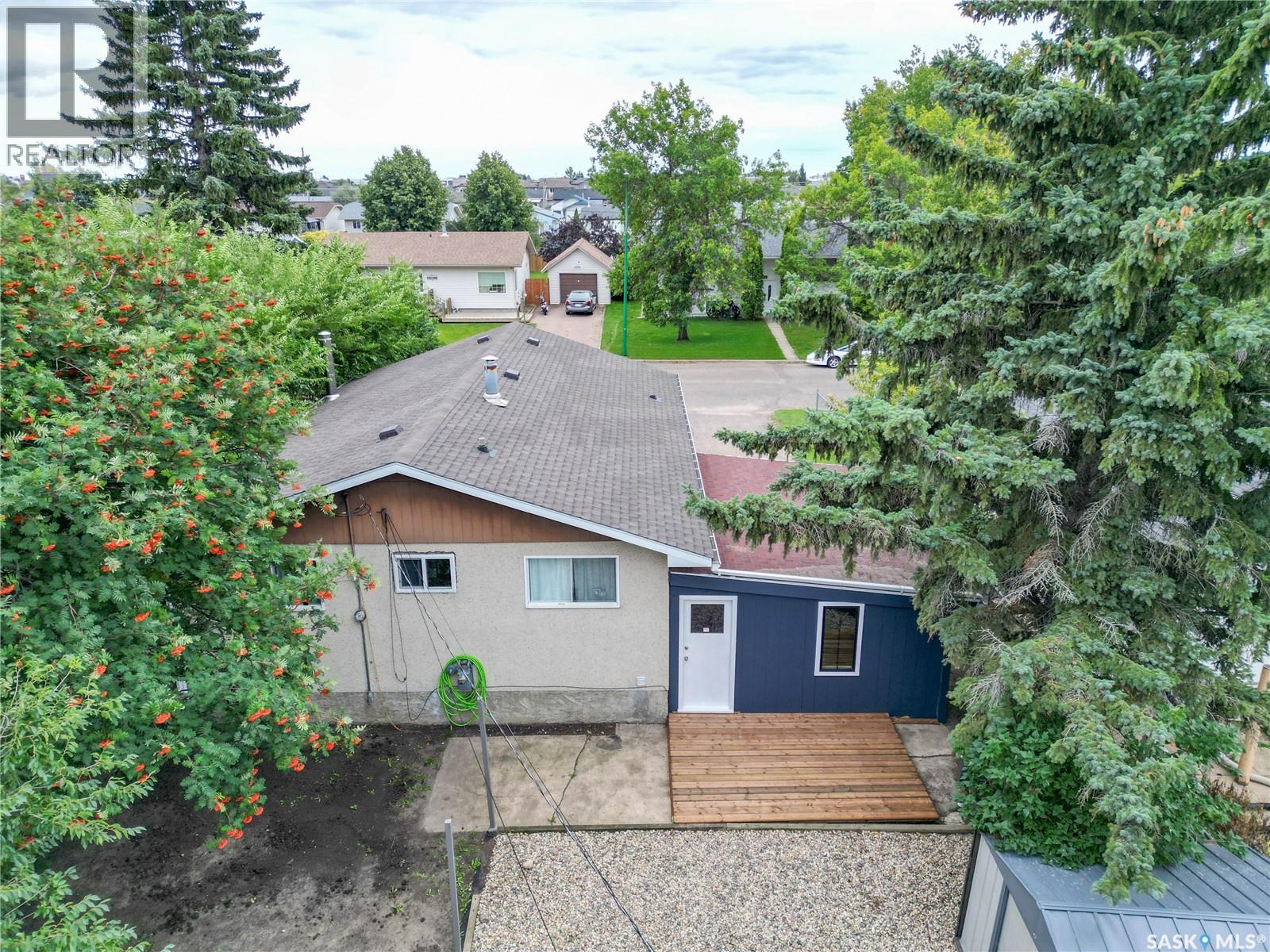 Photo 23 of 416 30th Street E, Prince Albert SK