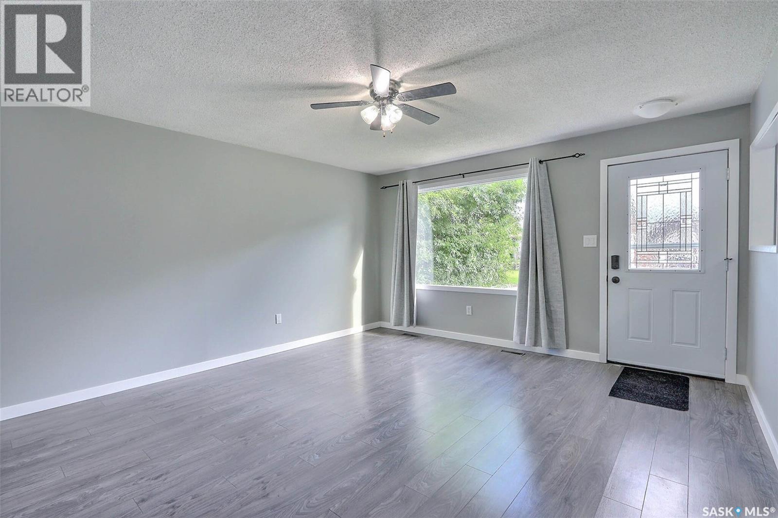 Photo 4 of 416 30th Street E, Prince Albert SK