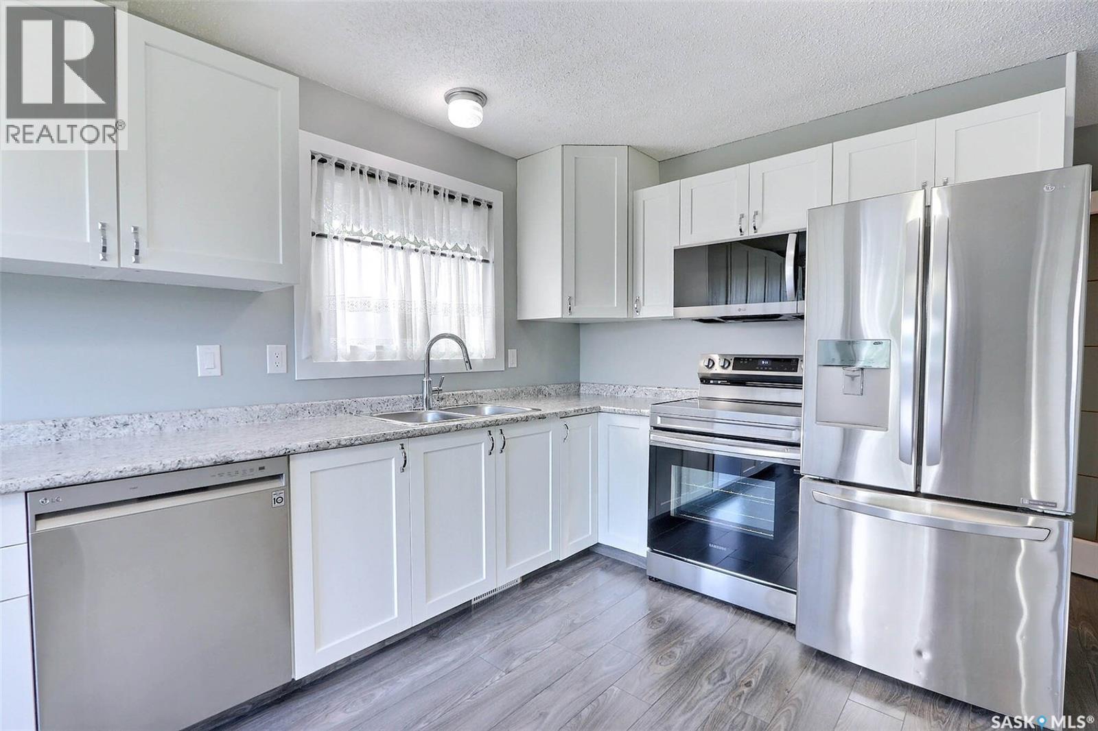 Photo 31 of 416 30th Street E, Prince Albert SK