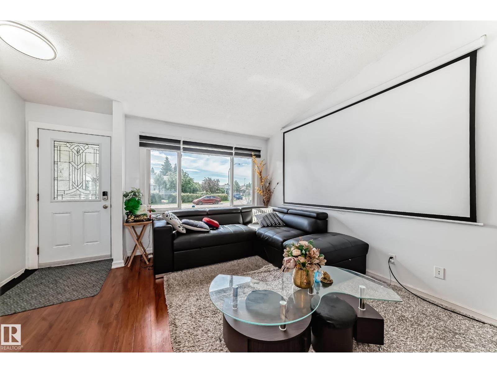 Photo 8 of 7612 189 St Nw, Edmonton AB