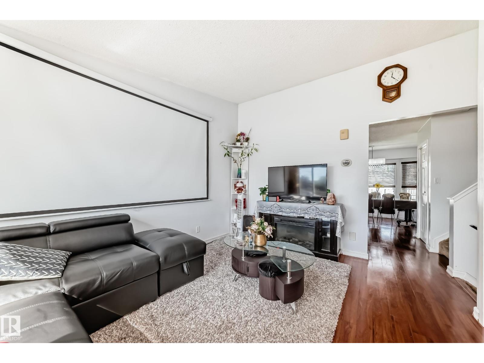 Photo 10 of 7612 189 St Nw, Edmonton AB