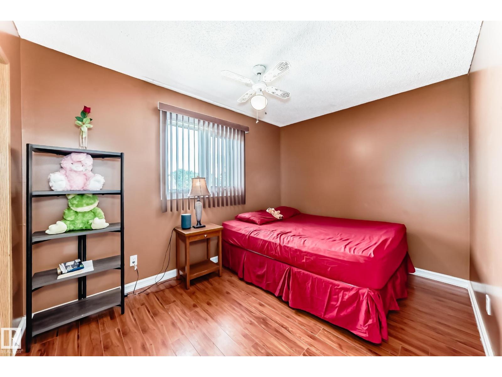 Photo 14 of 7612 189 St Nw, Edmonton AB