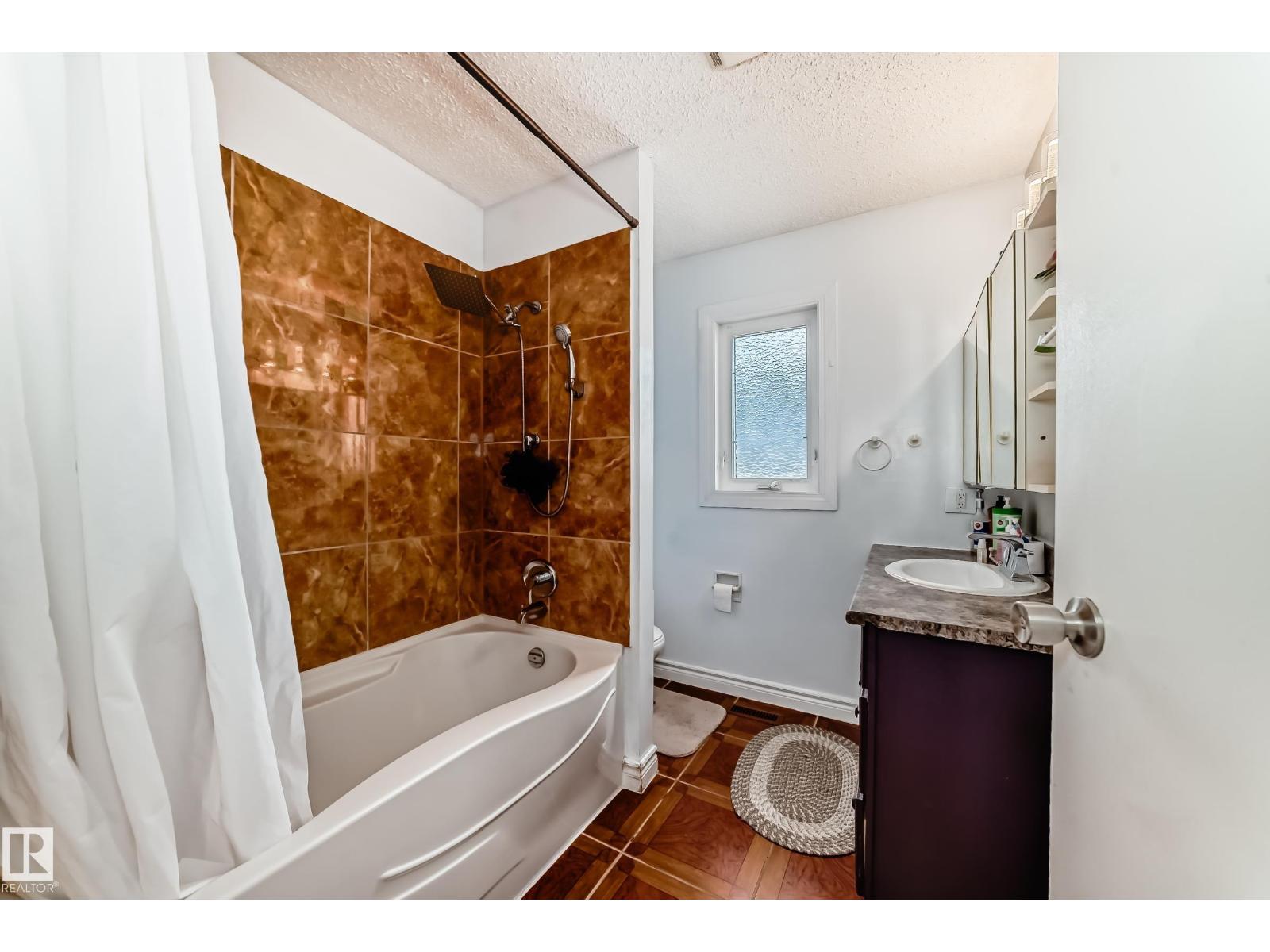 Photo 17 of 7612 189 St Nw, Edmonton AB