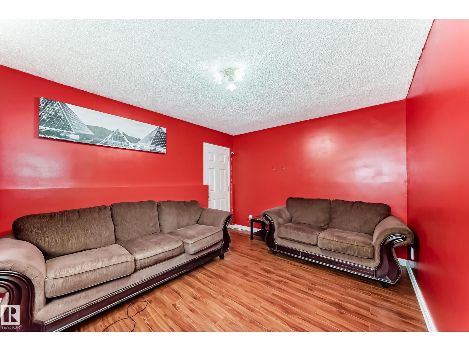 Photo 19 of 7612 189 St Nw, Edmonton AB