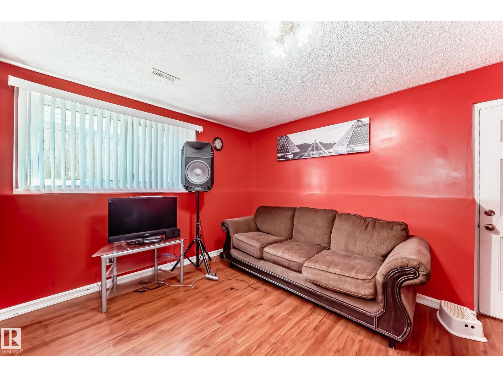 Photo 20 of 7612 189 St Nw, Edmonton AB