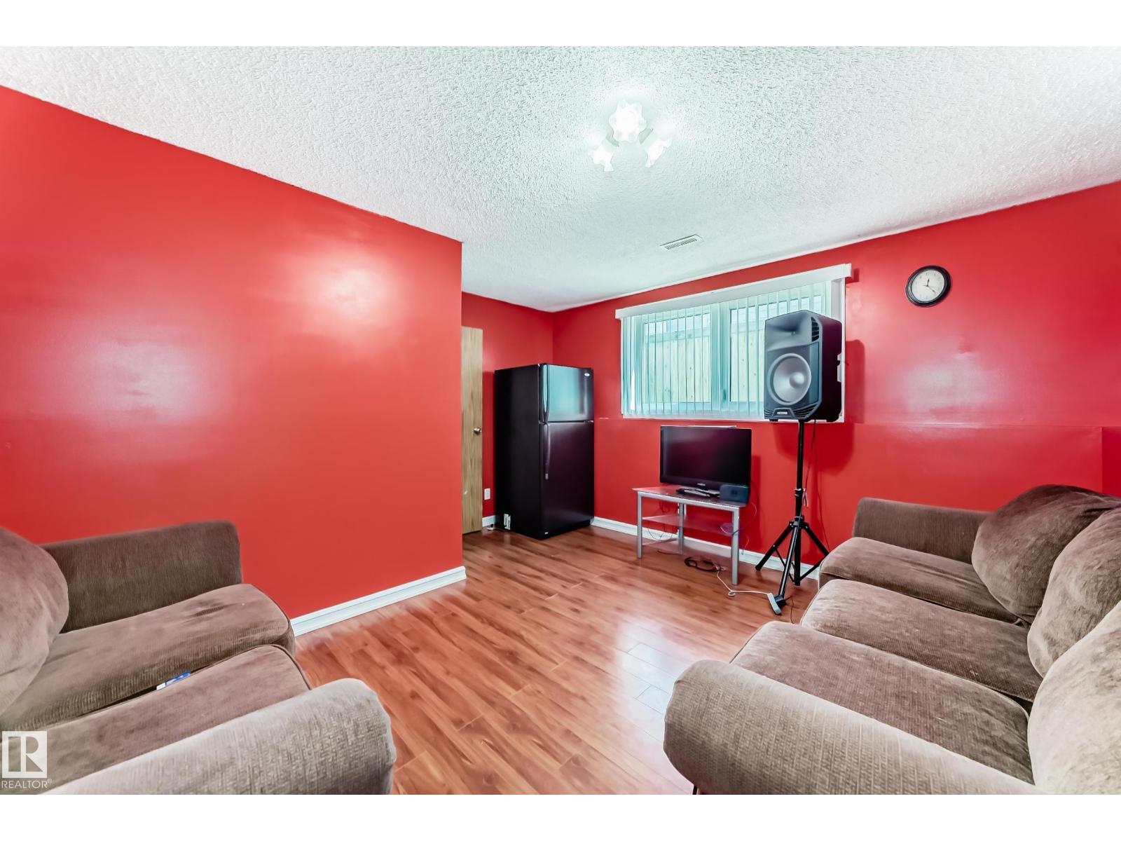 Photo 21 of 7612 189 St Nw, Edmonton AB