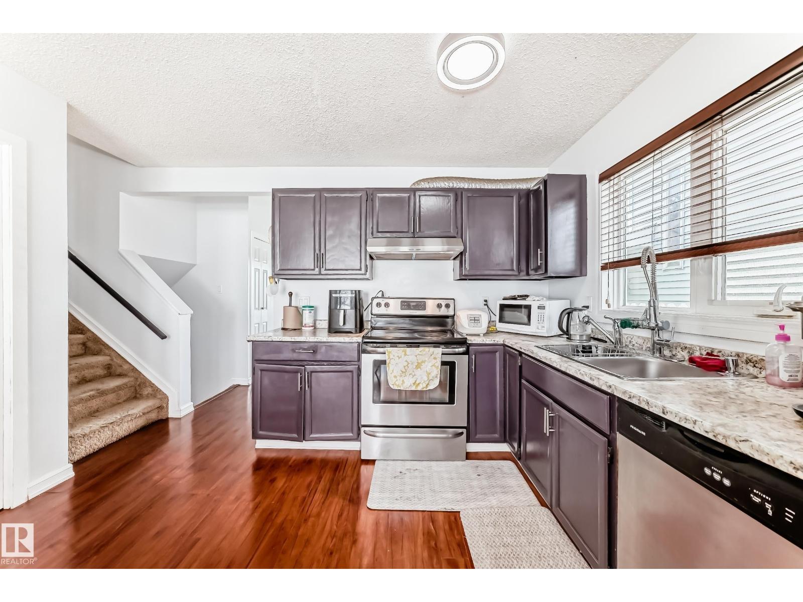 Photo 4 of 7612 189 St Nw, Edmonton AB