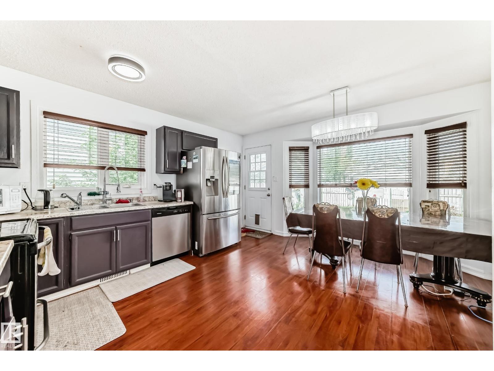 Photo 5 of 7612 189 St Nw, Edmonton AB