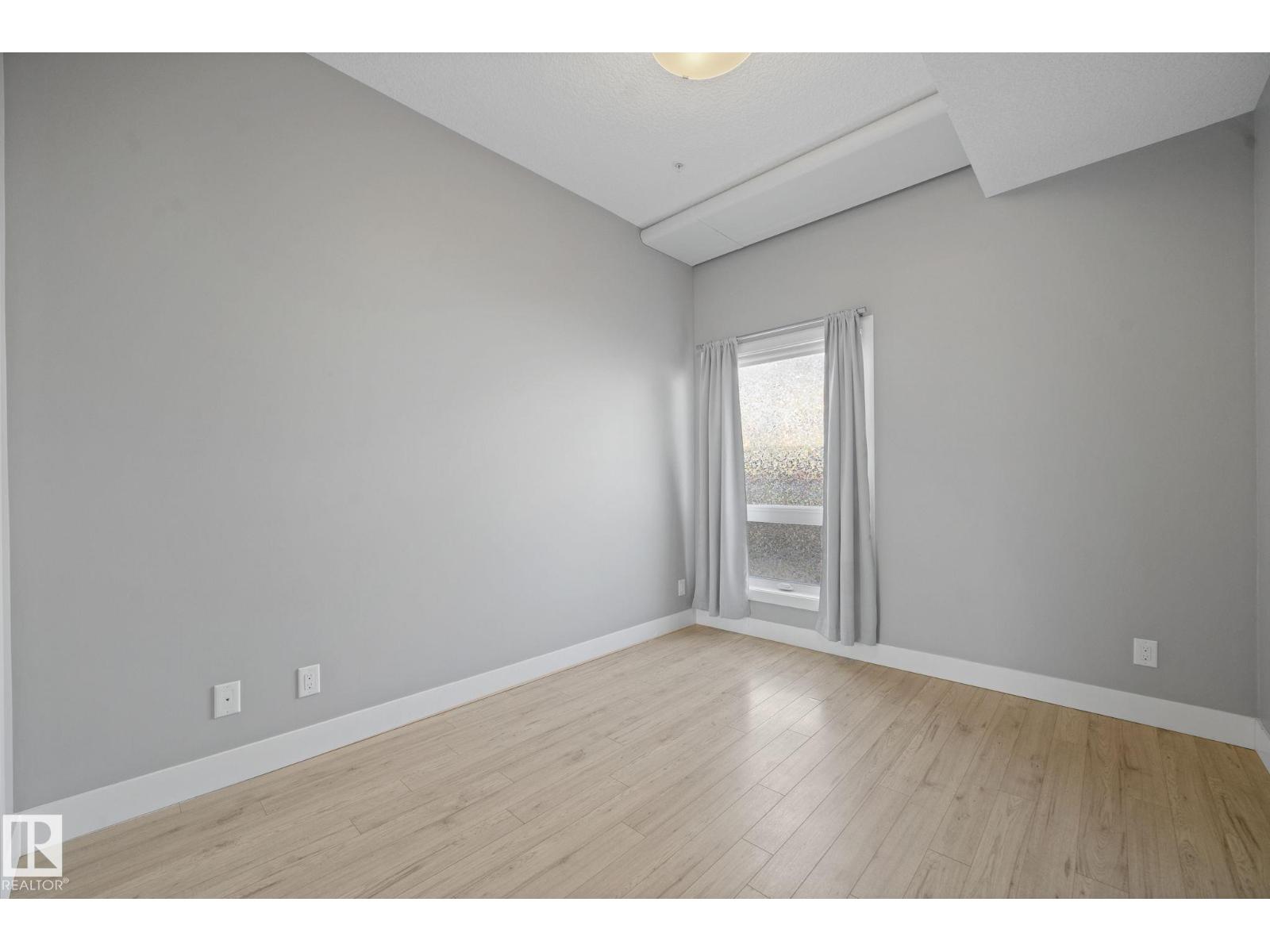 Photo 37 of 105 10006 83 Av Nw, Edmonton AB