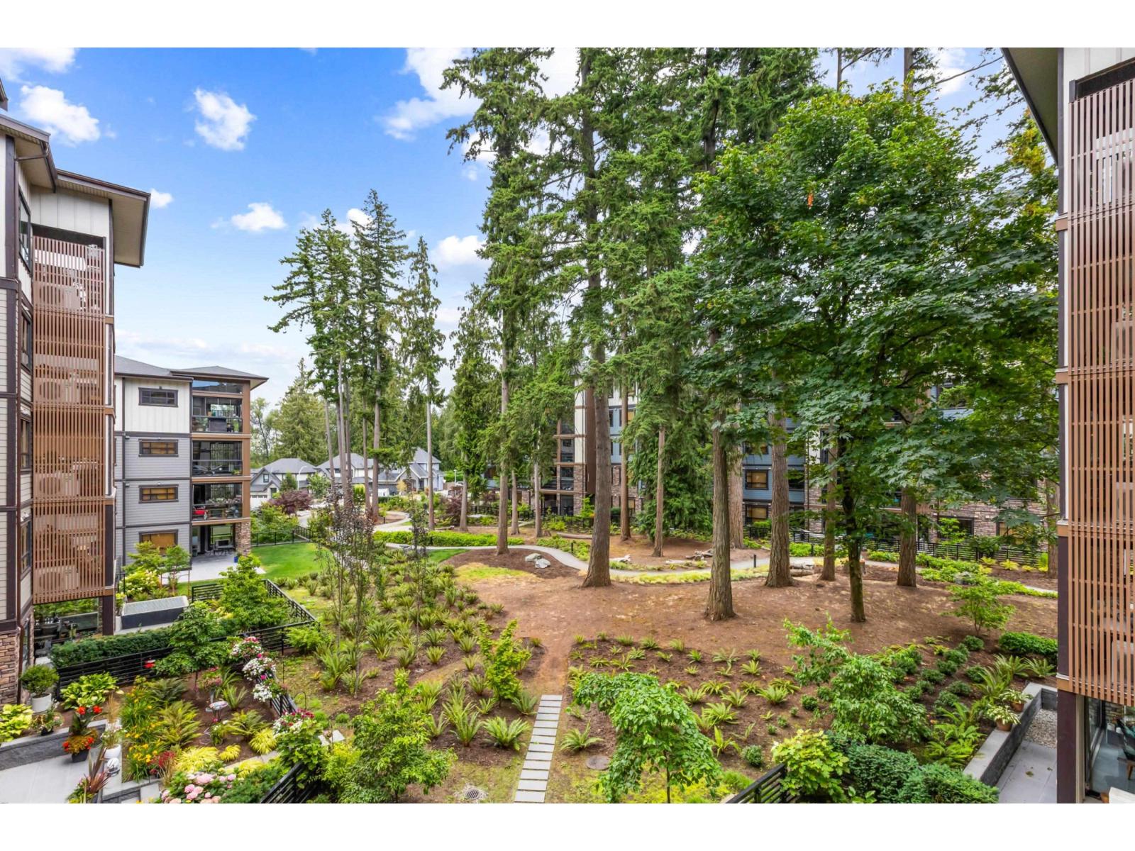 Photo 3 of 307 14588 Mcdougall Drive, Surrey BC