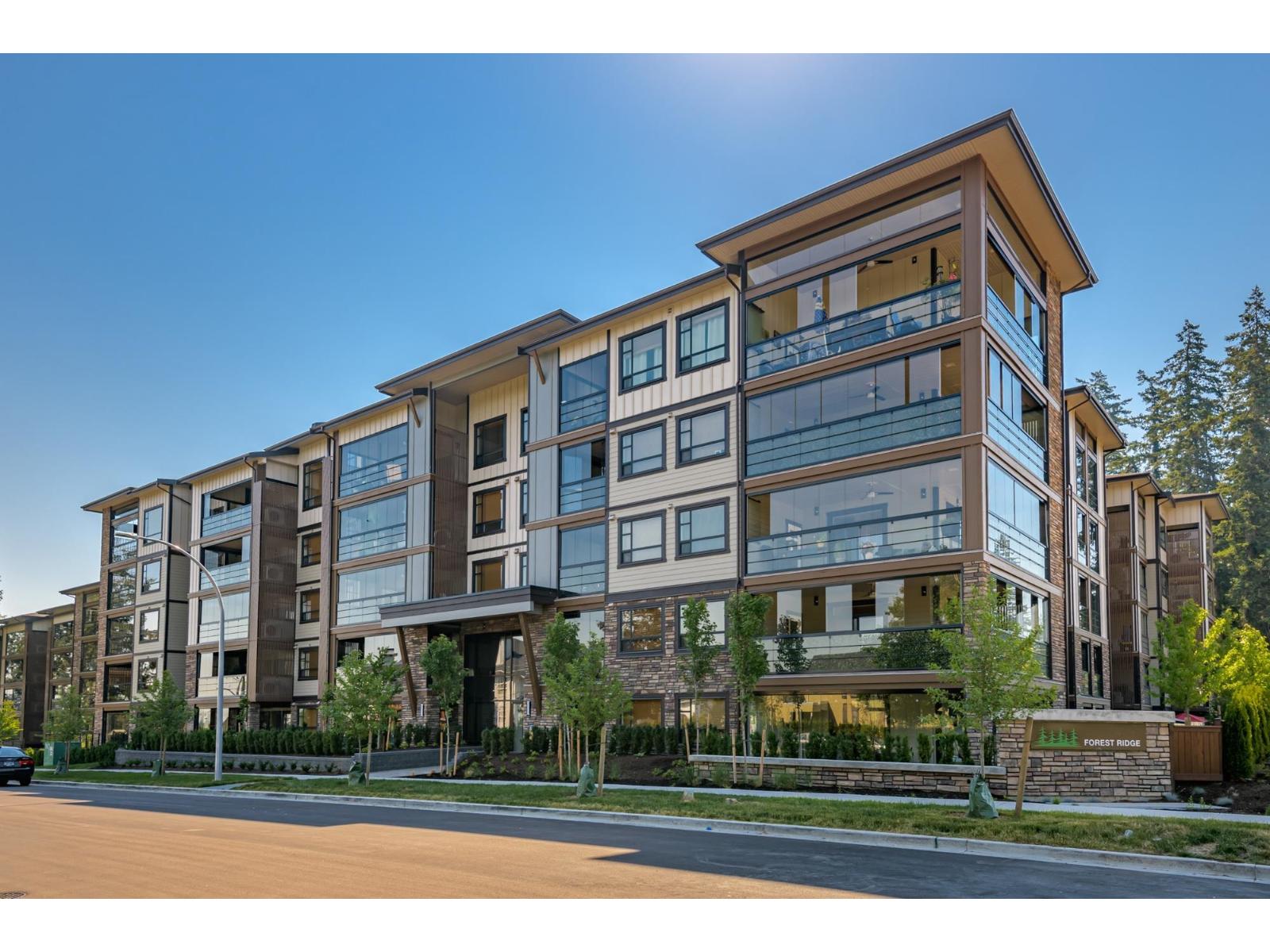 Photo 2 of 307 14588 Mcdougall Drive, Surrey BC