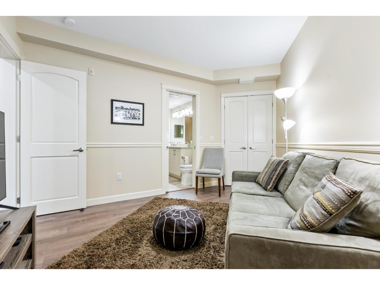 Photo 4 of 307 14588 Mcdougall Drive, Surrey BC