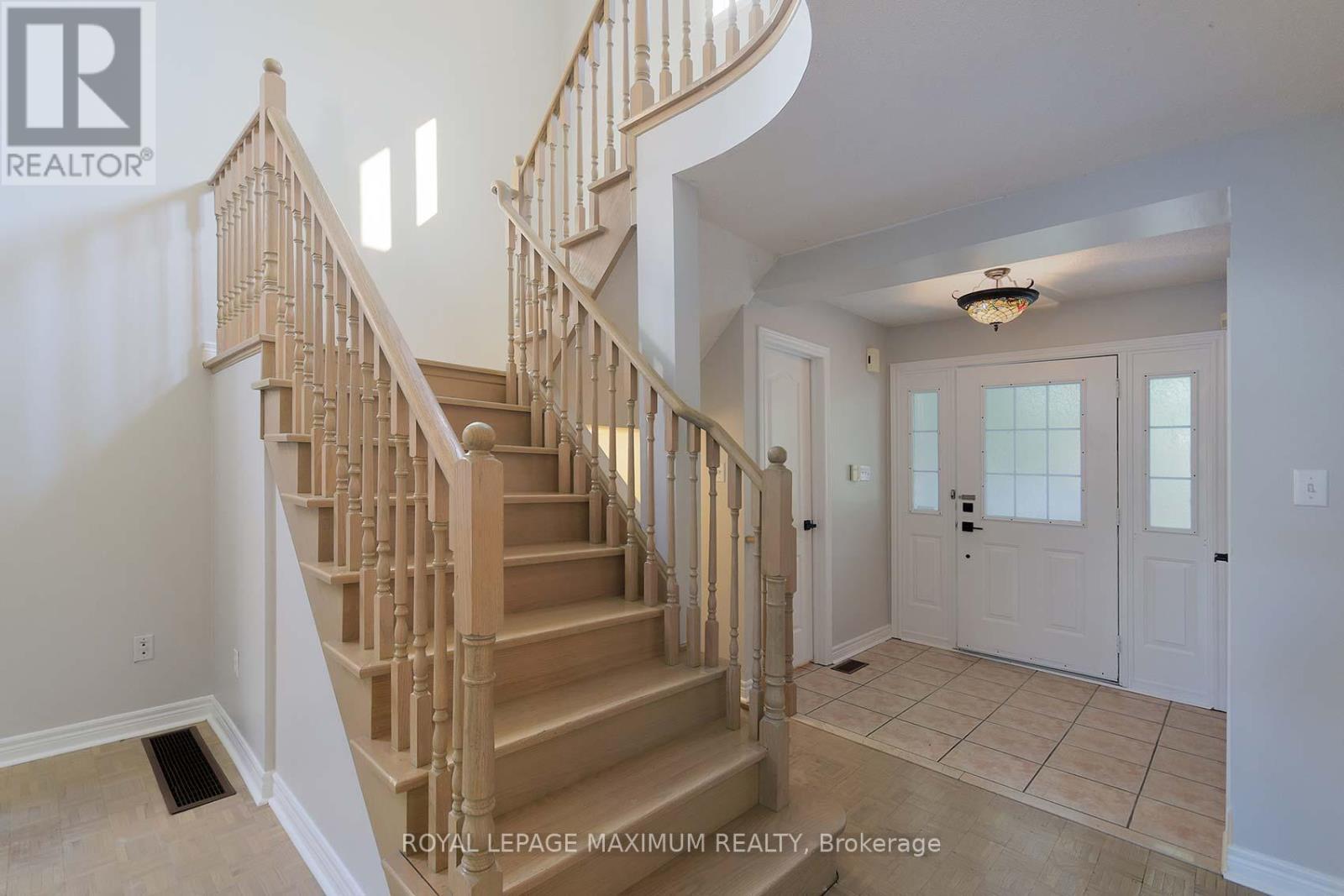 Photo 17 of 167 Marbella Road, Vaughan ON