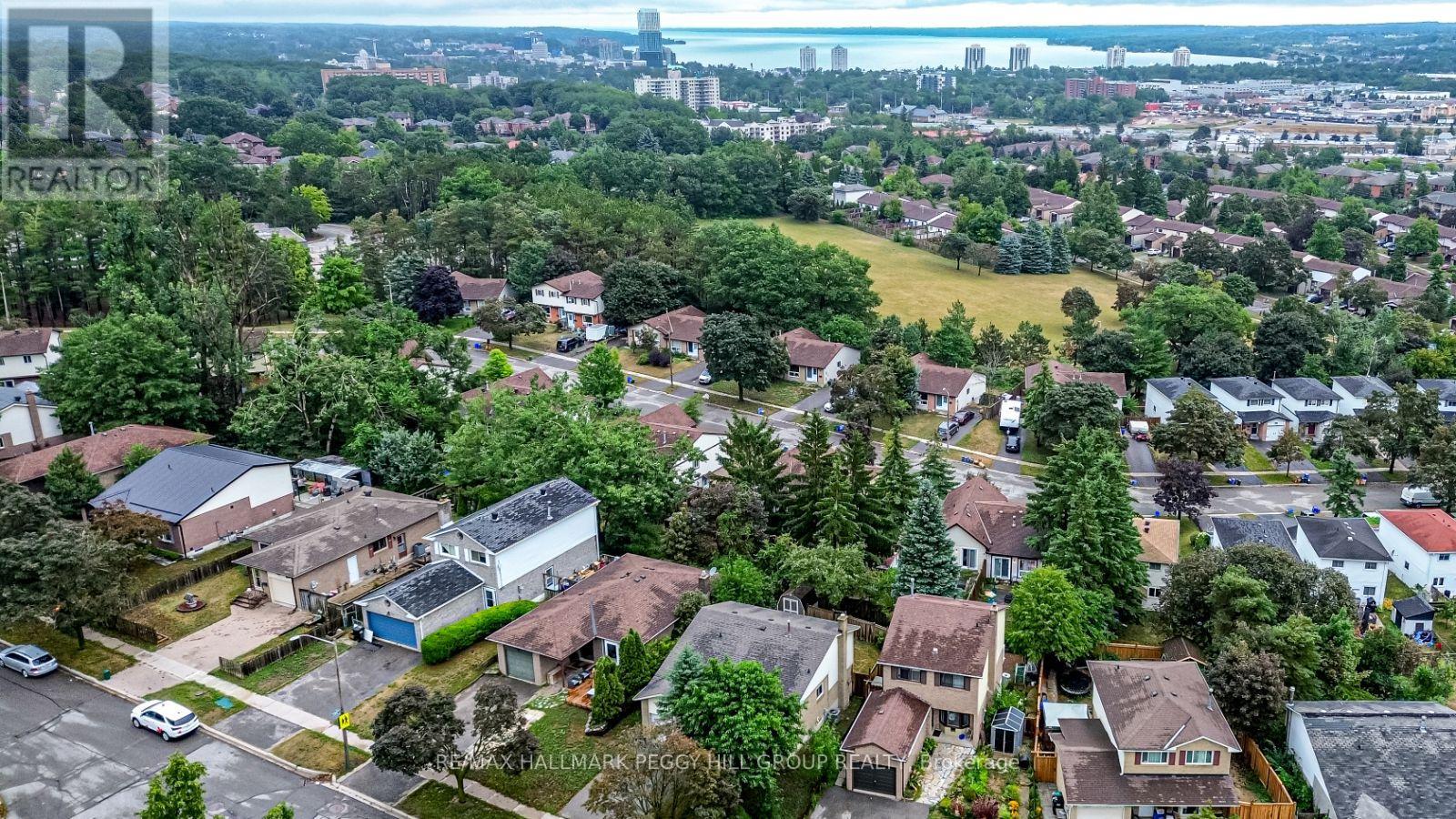 Photo 18 of 69 Fox Run, Barrie ON