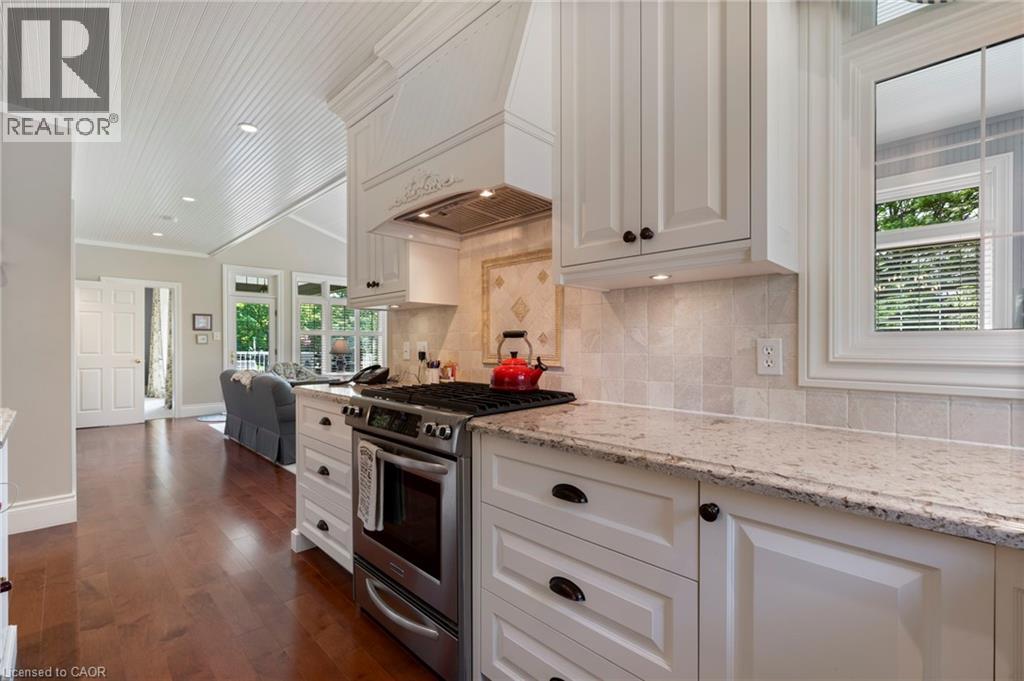 Photo 11 of 402 Progreston Road, Hamilton ON